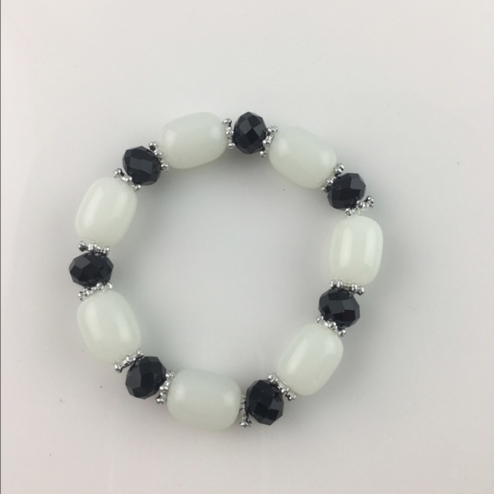 White Agate & Crystals Bracelet - Picture 1 of 1